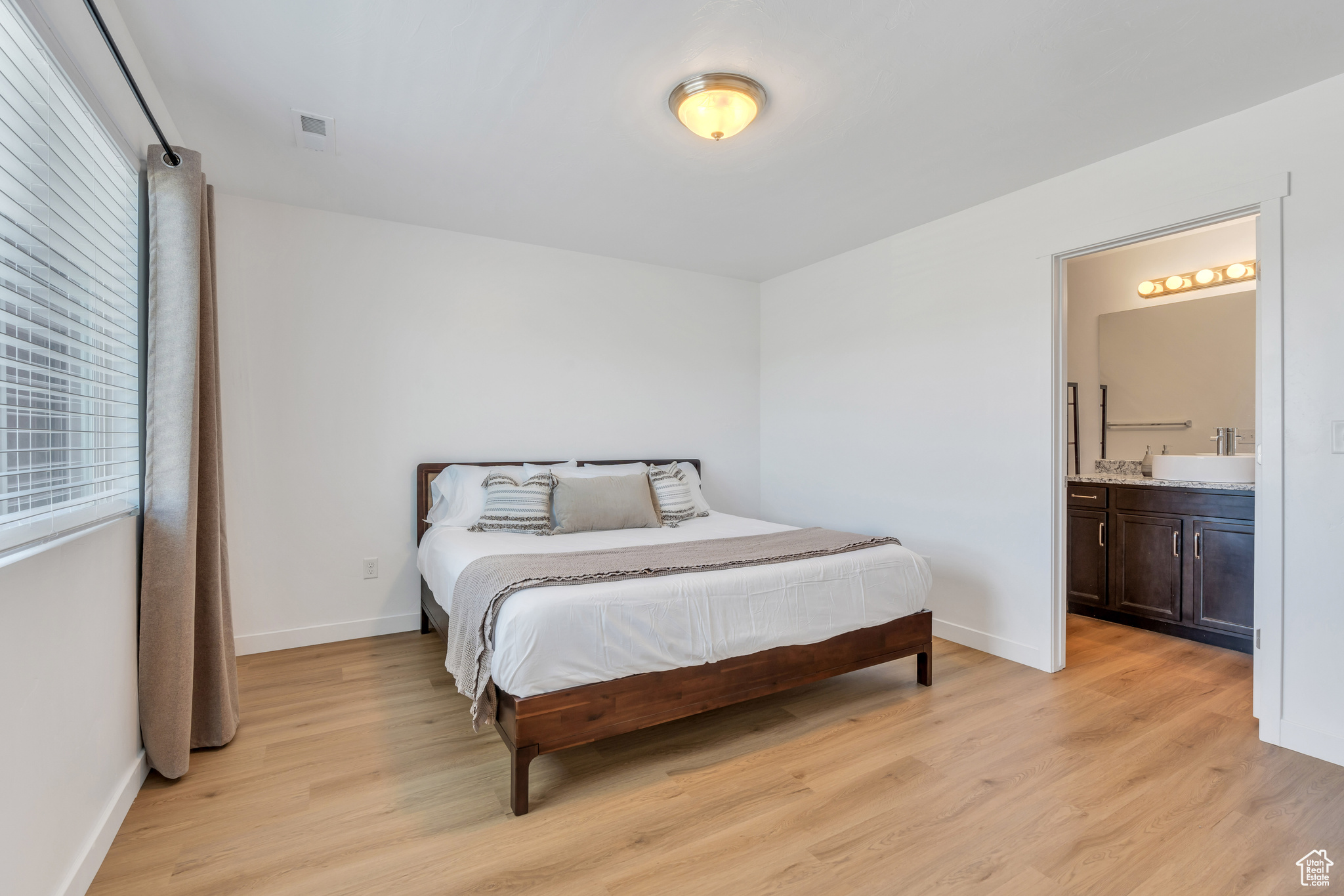 Saratoga Springs, Utah 84045, United States, 3 Bedrooms Bedrooms, ,2 BathroomsBathrooms,Residential,Pending,58704