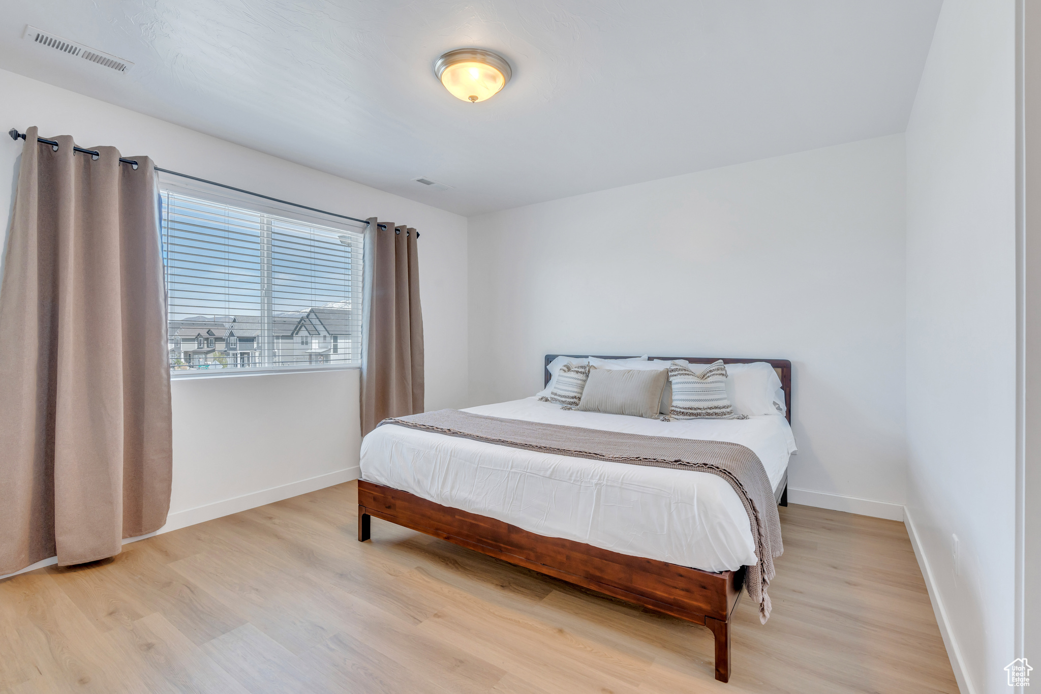 Saratoga Springs, Utah 84045, United States, 3 Bedrooms Bedrooms, ,2 BathroomsBathrooms,Residential,Pending,58704