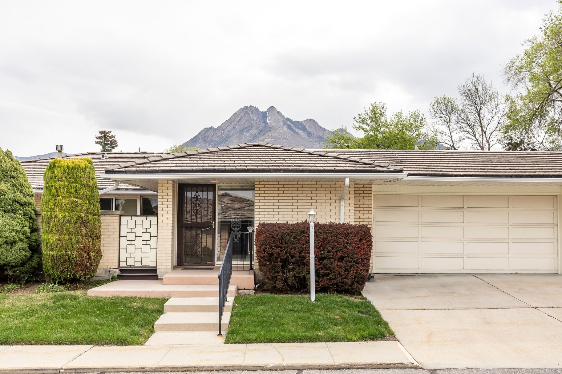 COTTONWOODS - Residential