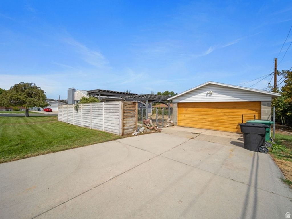 Photo of 5597 S HILLSIDE DR E, Murray, UT 84107 (MLS # 2153585)