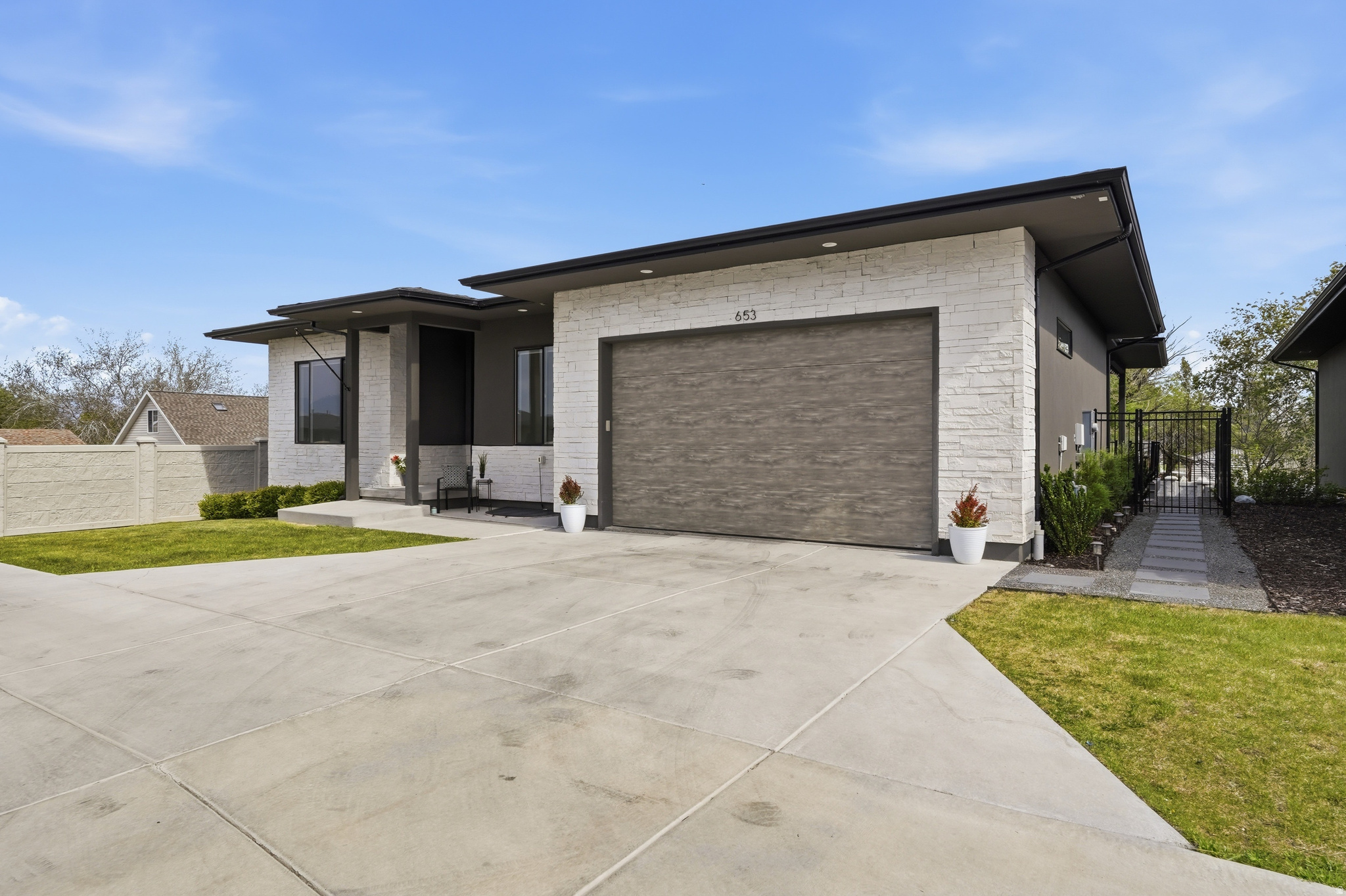 6TH STREET COTTAGES - Residential