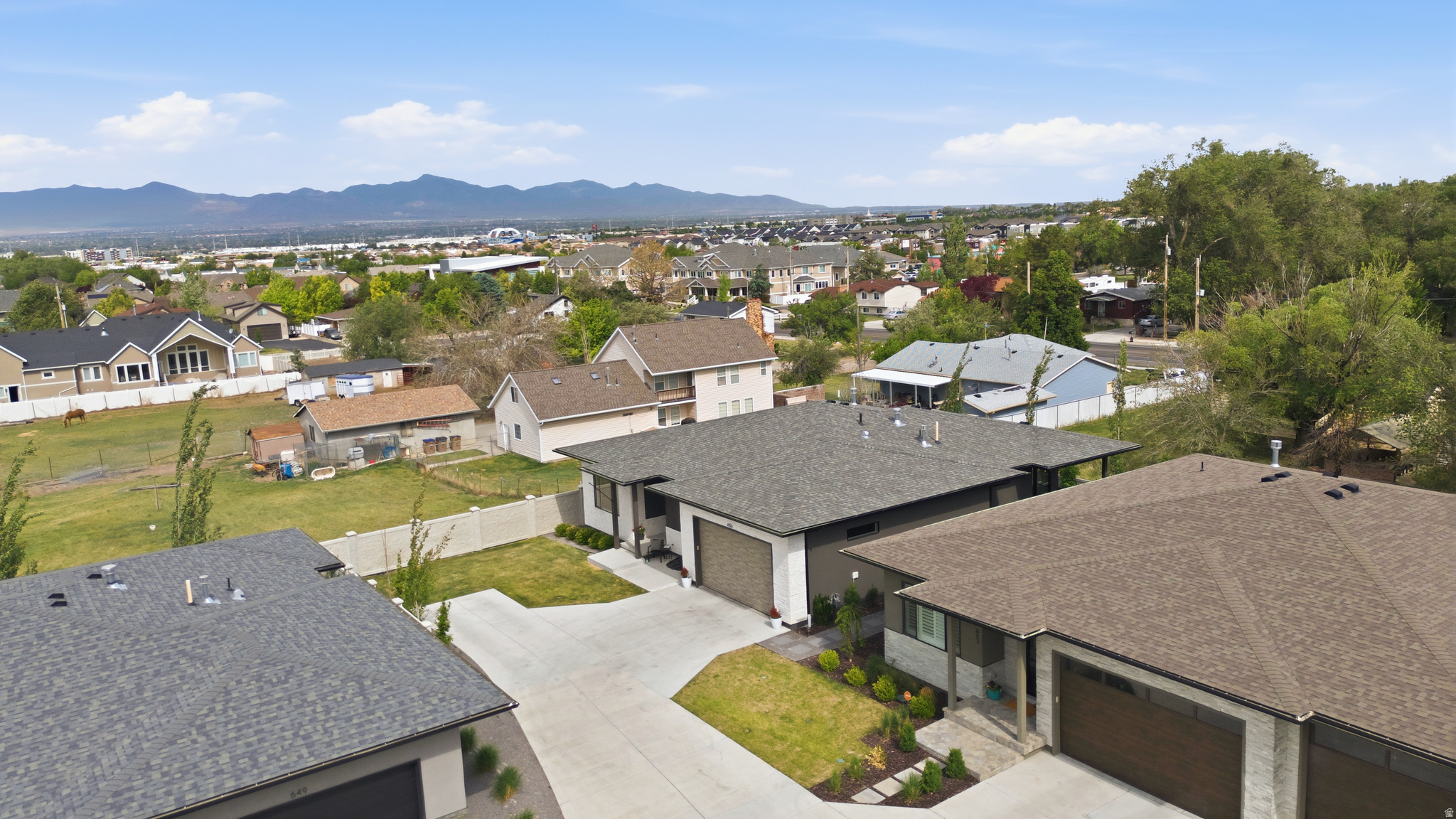 6TH STREET COTTAGES - Residential