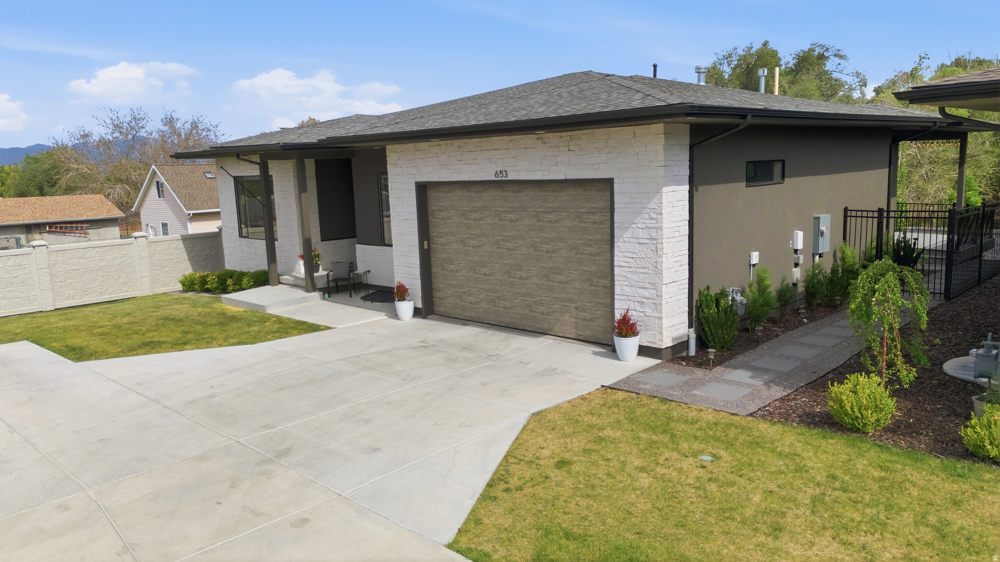 6TH STREET COTTAGES - Residential