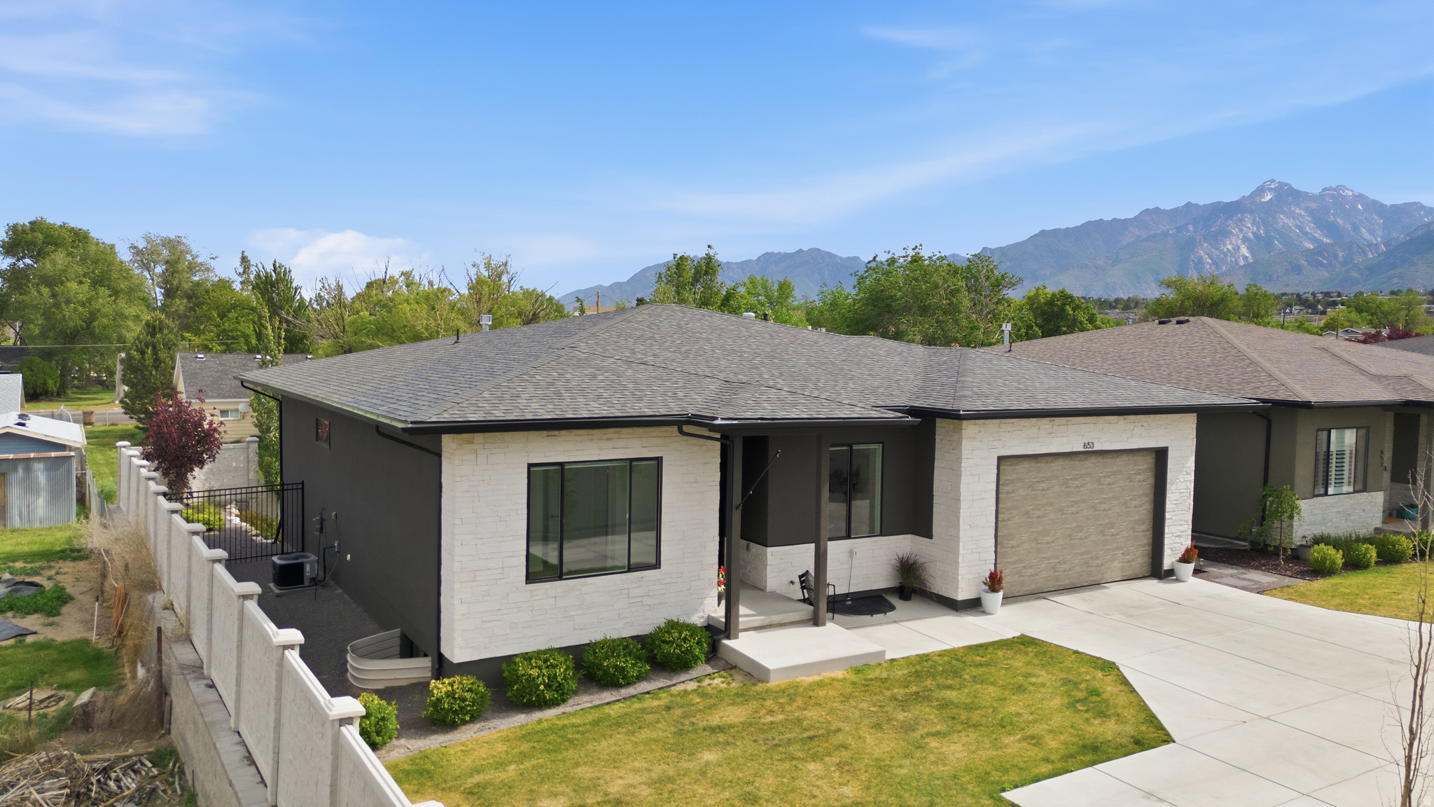 6TH STREET COTTAGES - Residential