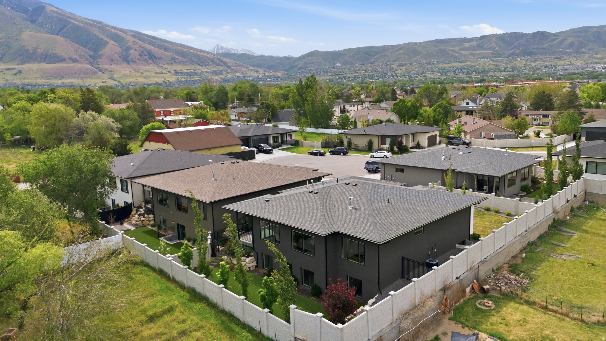 6TH STREET COTTAGES - Residential
