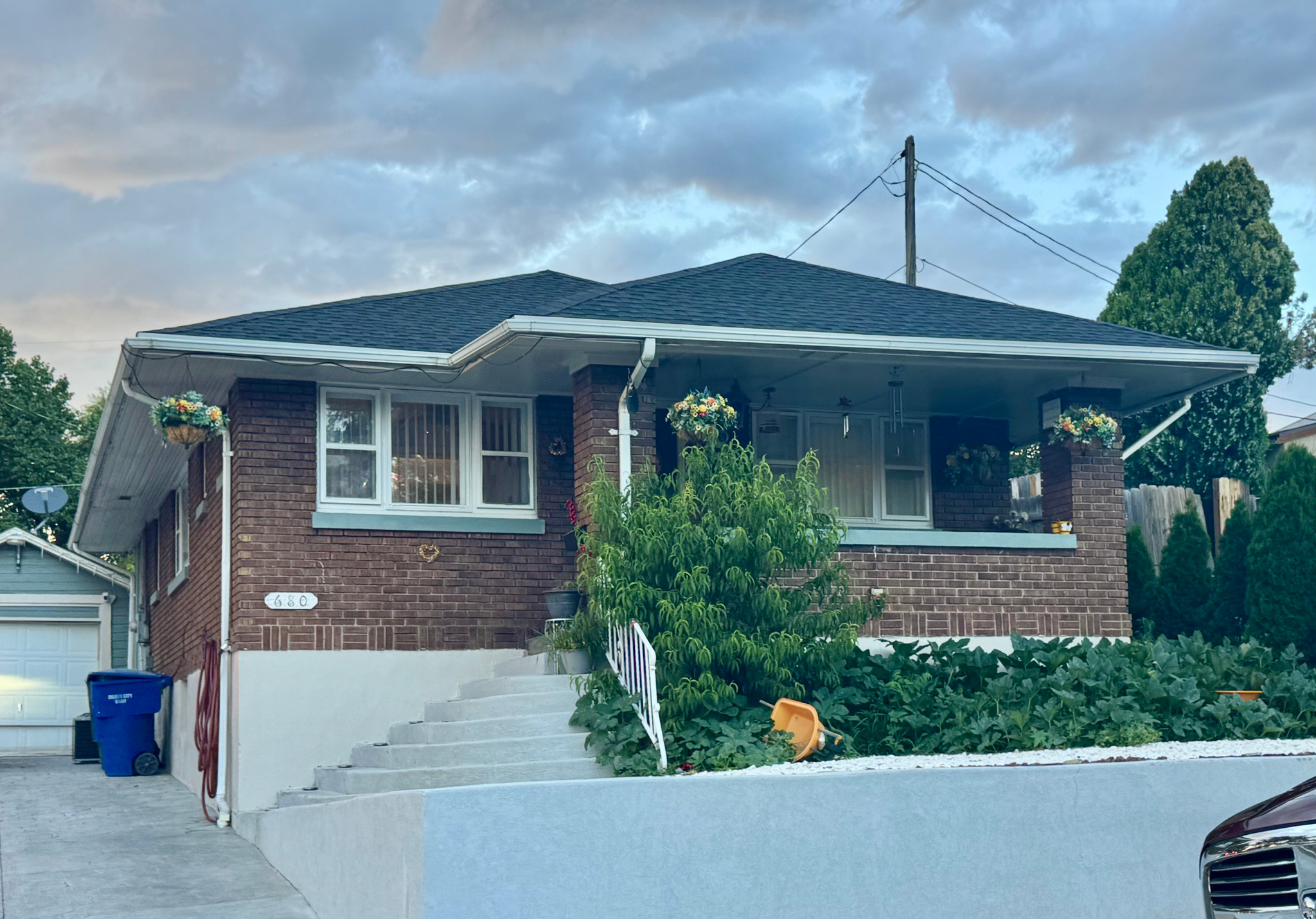 680 KERSHAW ST S