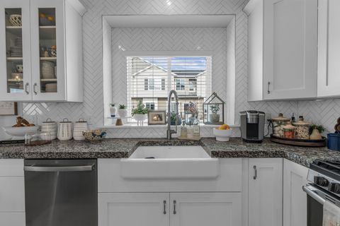 Tiny photo for 5403 W MOUNT LYELL PL, Herriman, UT 84096 (MLS # 2125591)