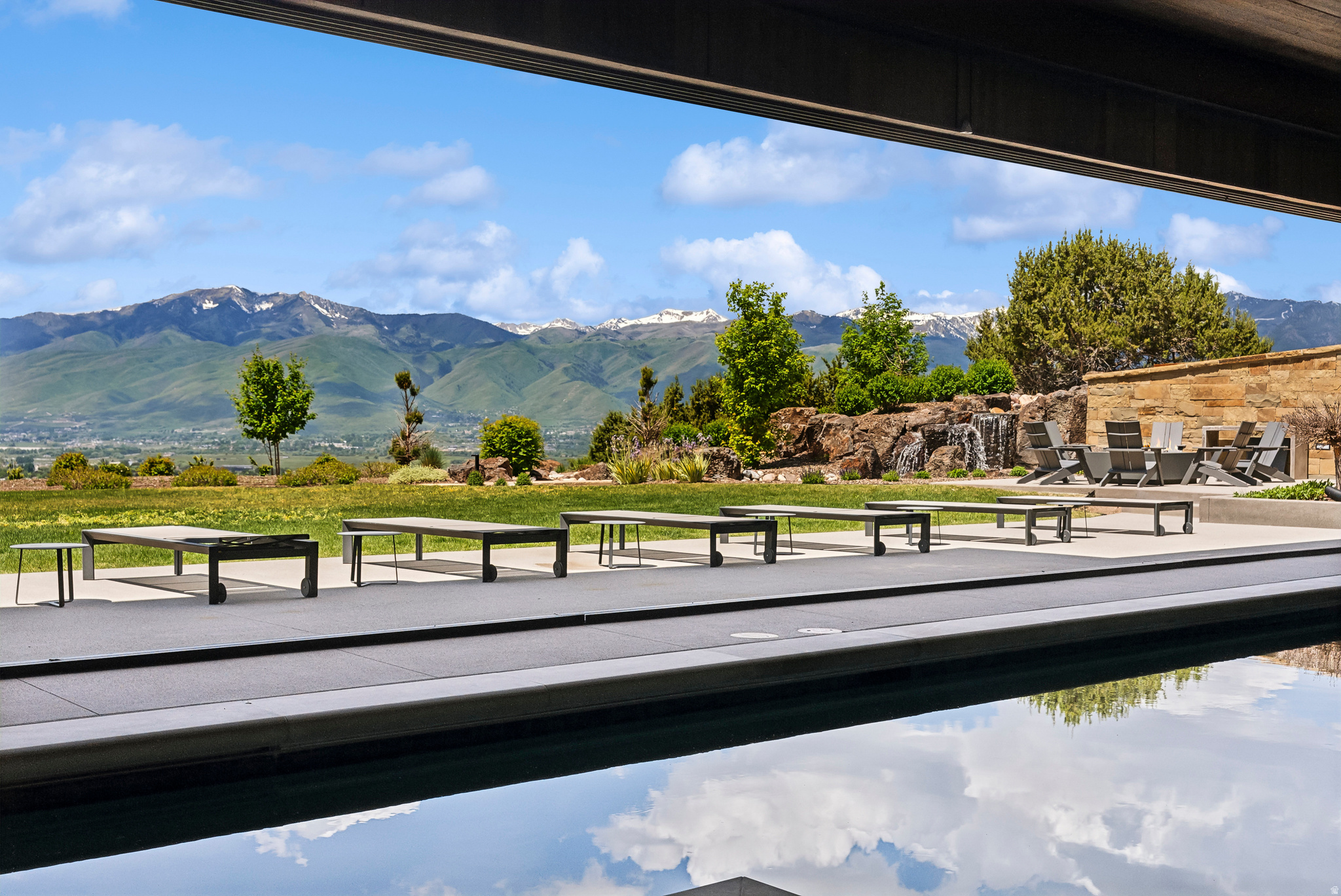 RED LEDGES - Residential