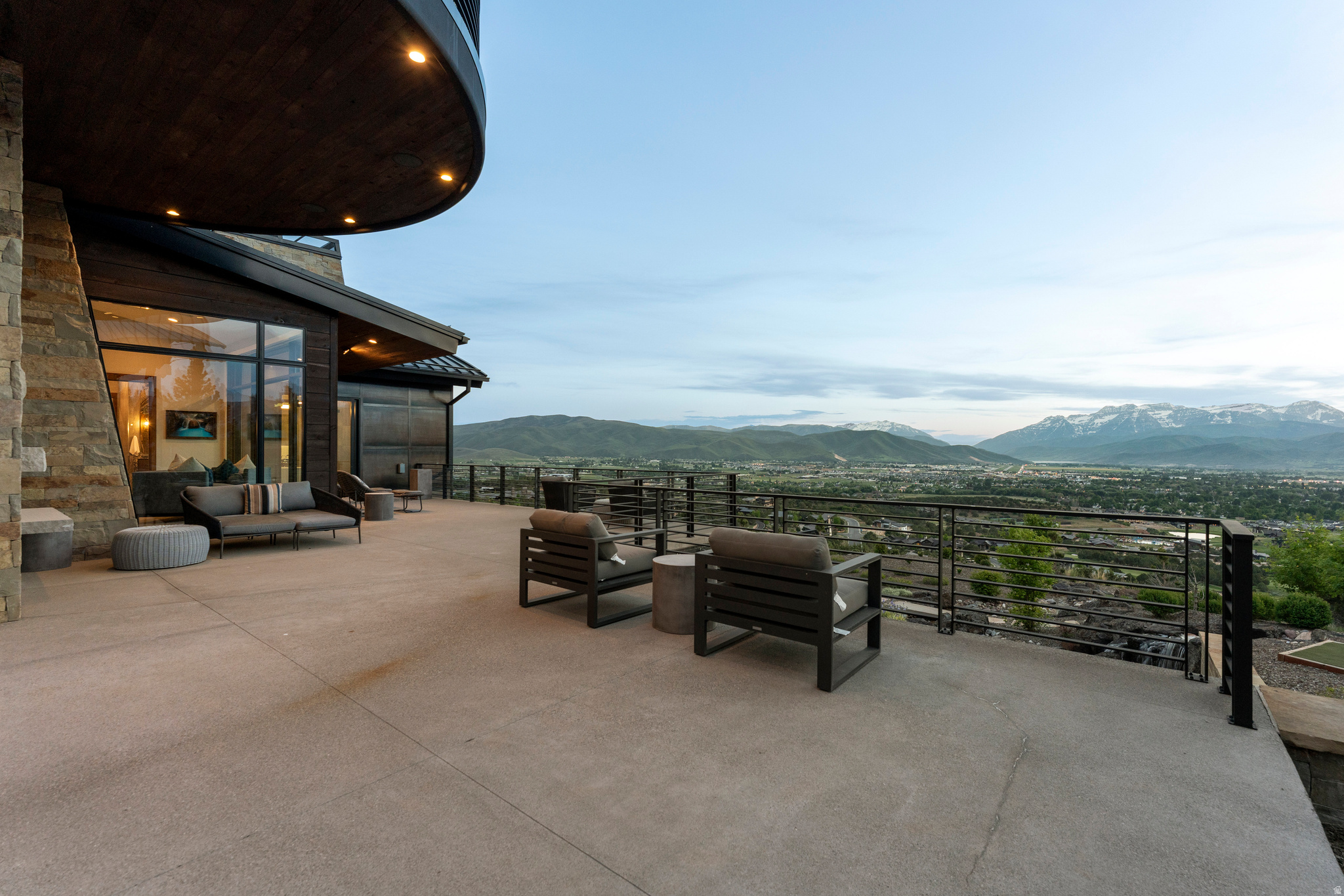 RED LEDGES - Residential