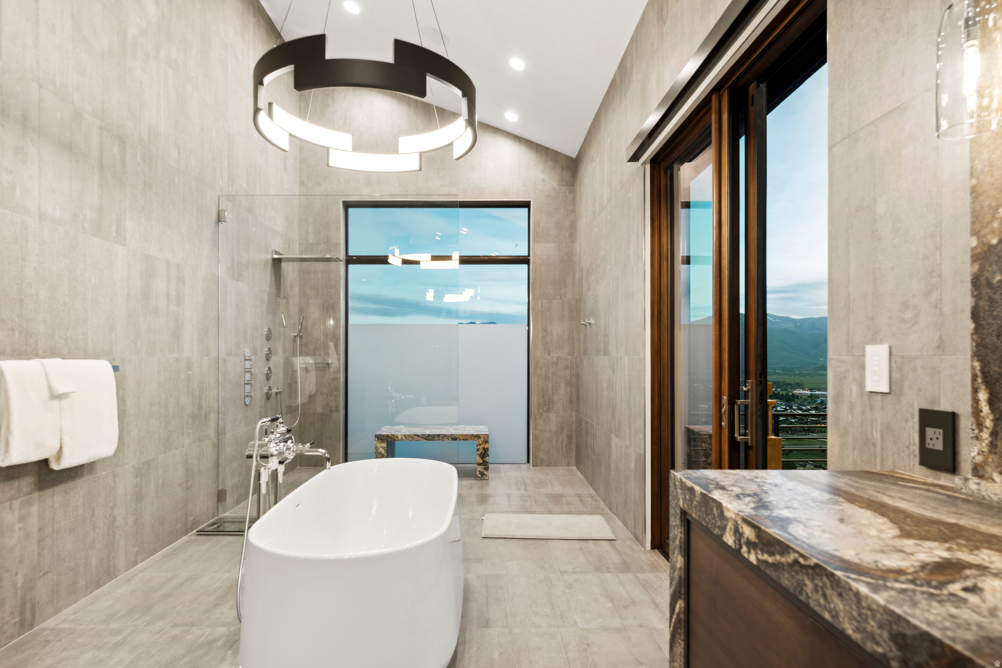 RED LEDGES - Residential