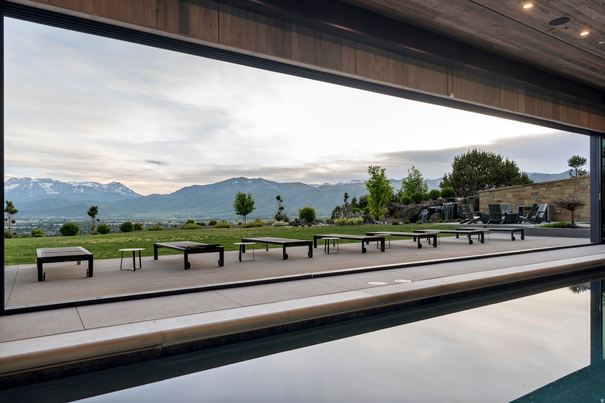 RED LEDGES - Residential