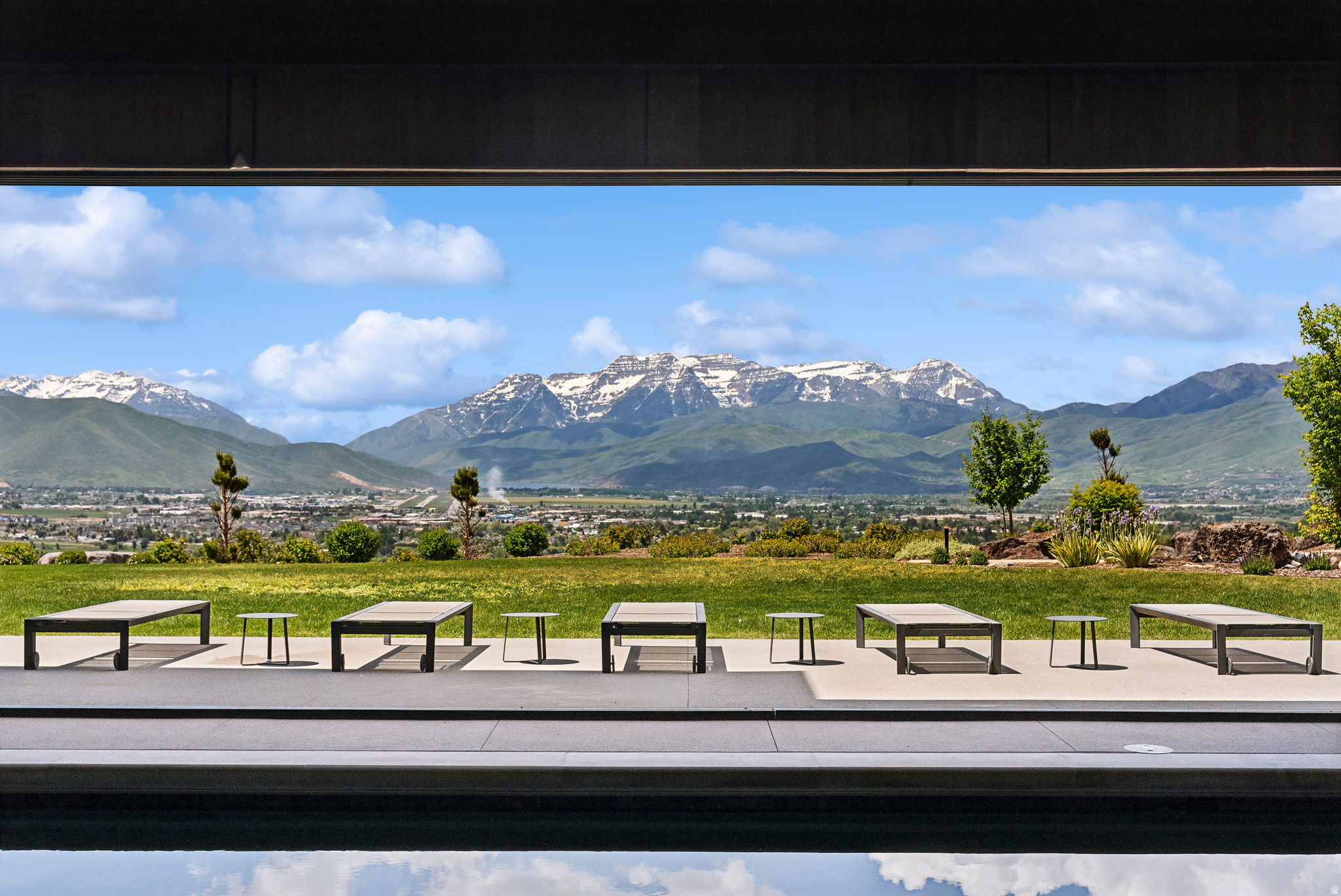 RED LEDGES - Residential