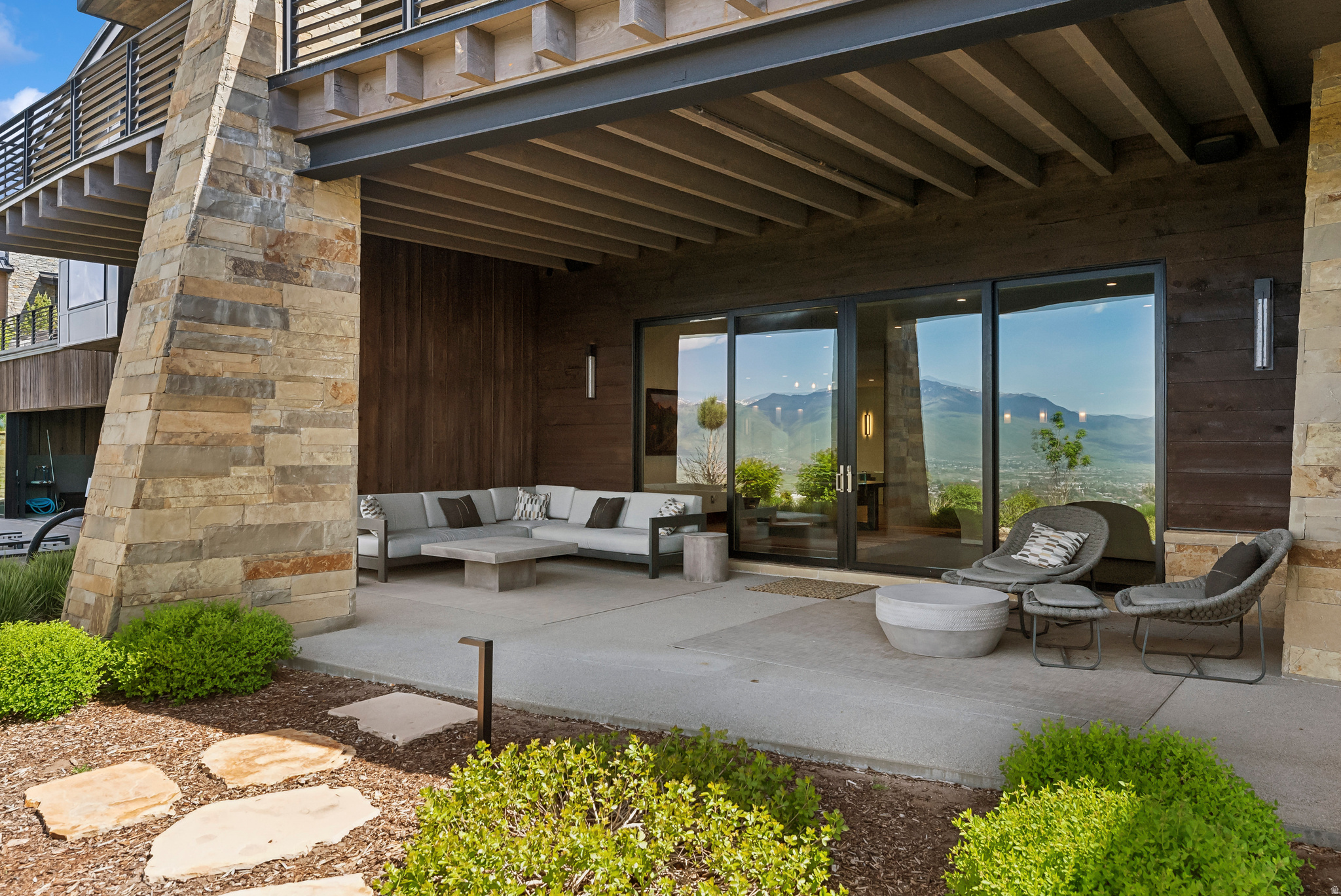 RED LEDGES - Residential
