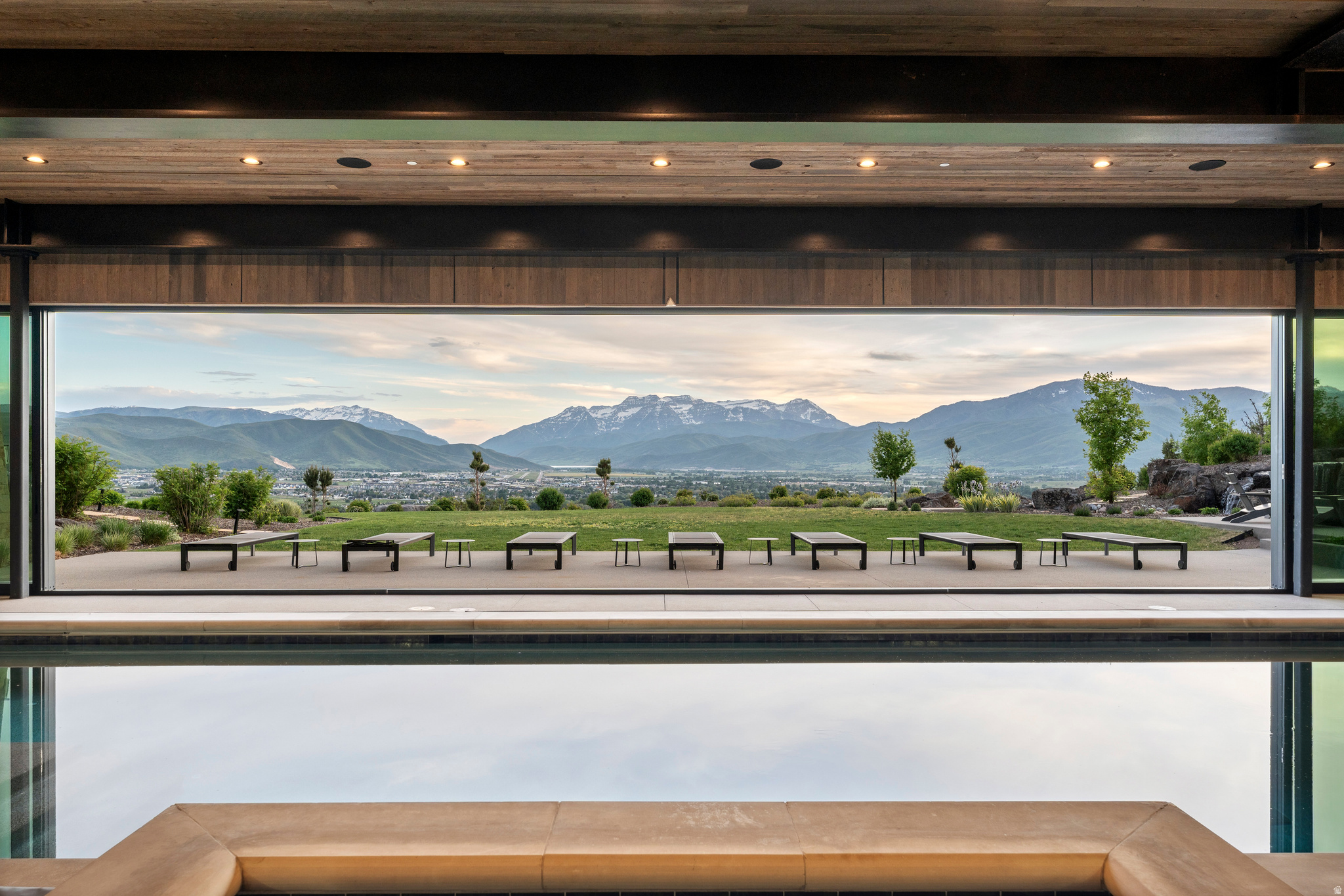 RED LEDGES - Residential