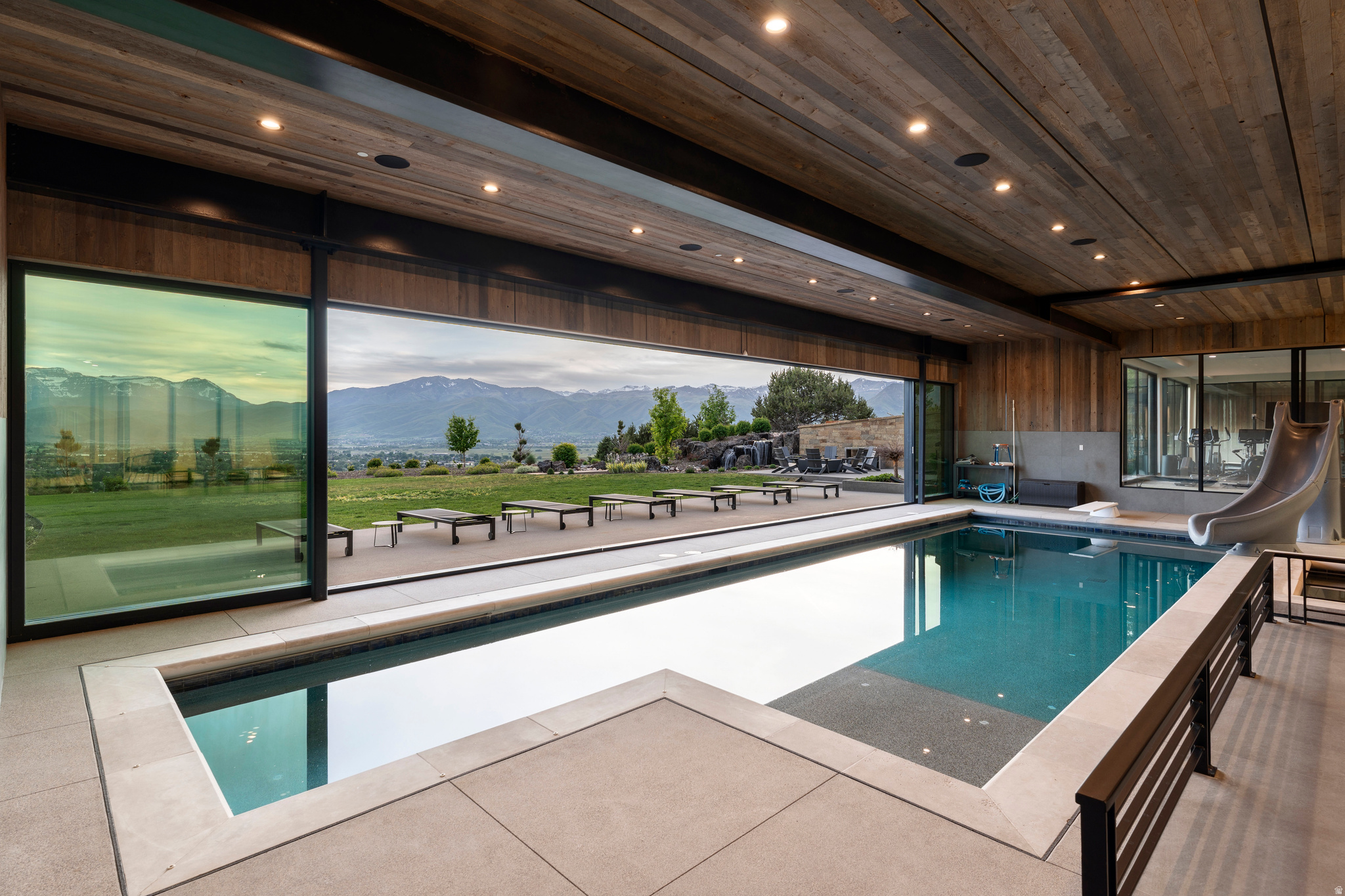 RED LEDGES - Residential