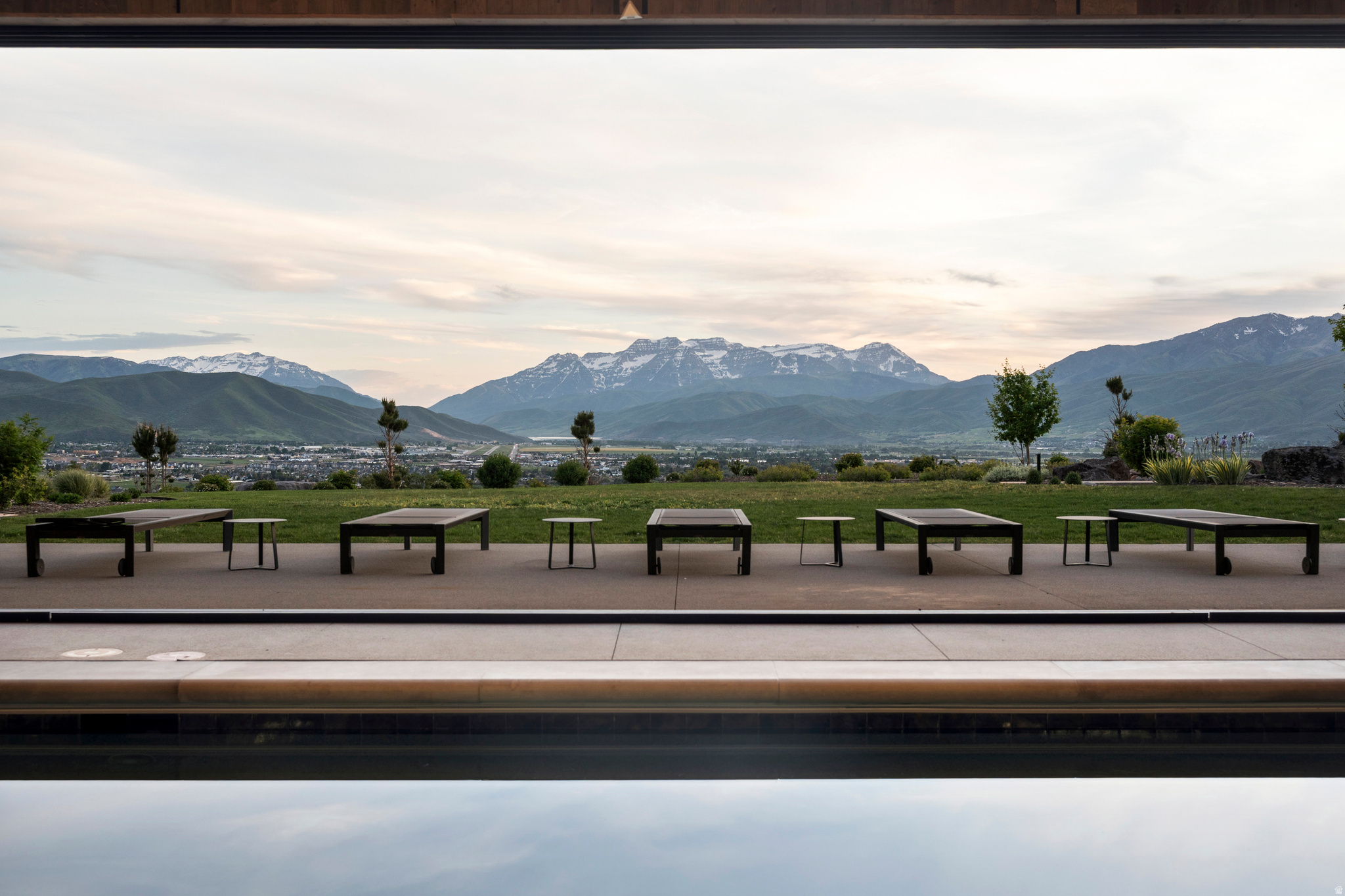 RED LEDGES - Residential