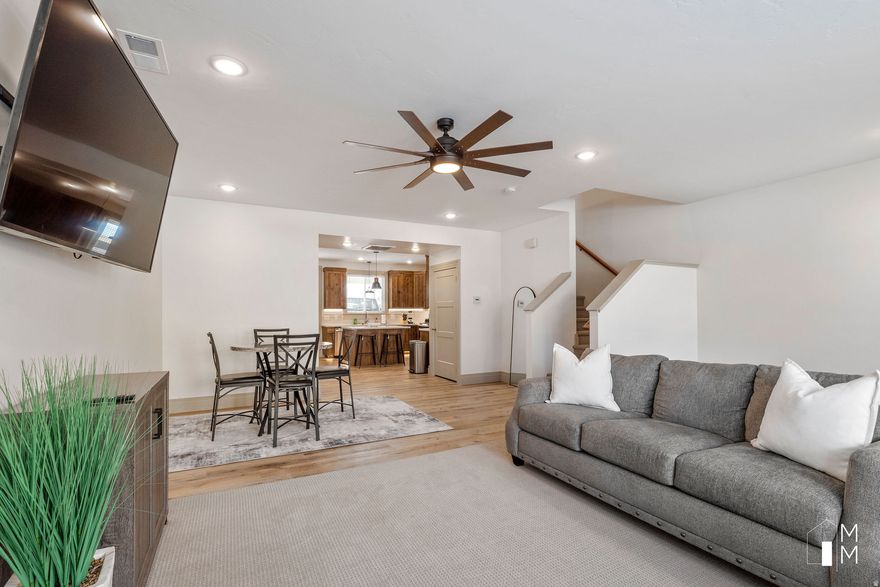 Beautiful open town home close to everything you need! Three large rooms, 2 full bathrooms upstairs and a half on the main level. Only 1 hour away from Zions National Park, Close to the highway, walking distance to the aquatic park and several other parks. Home comes FULLY furnished, decorations and all. Get this home before its gone