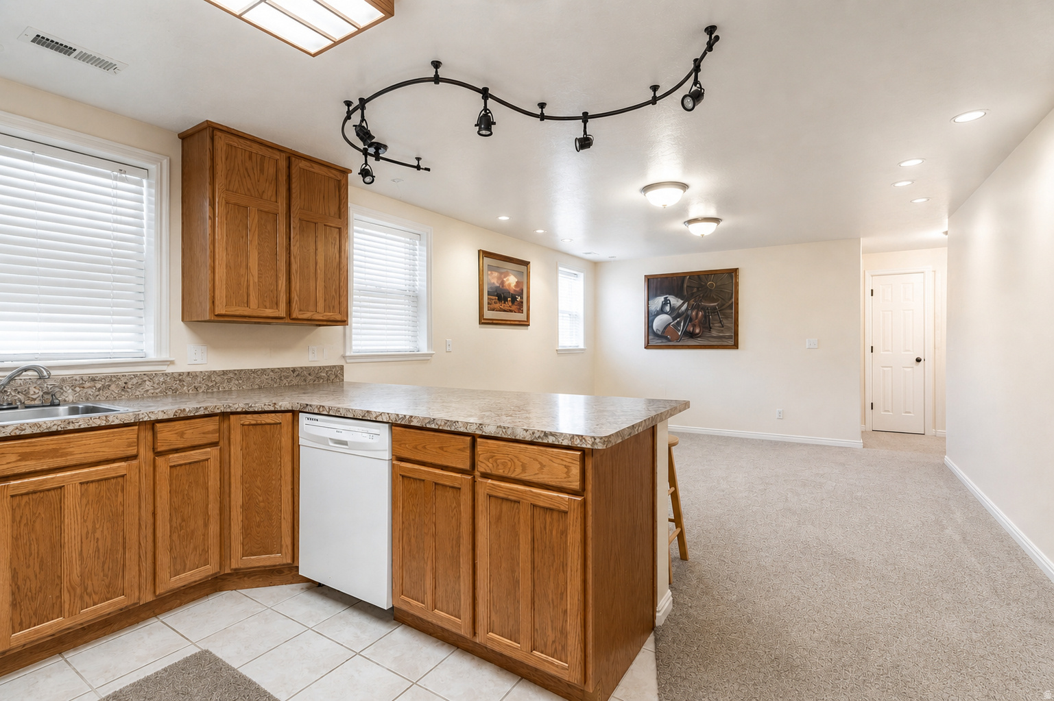 COUNTRY CLUB ESTATES - Residential