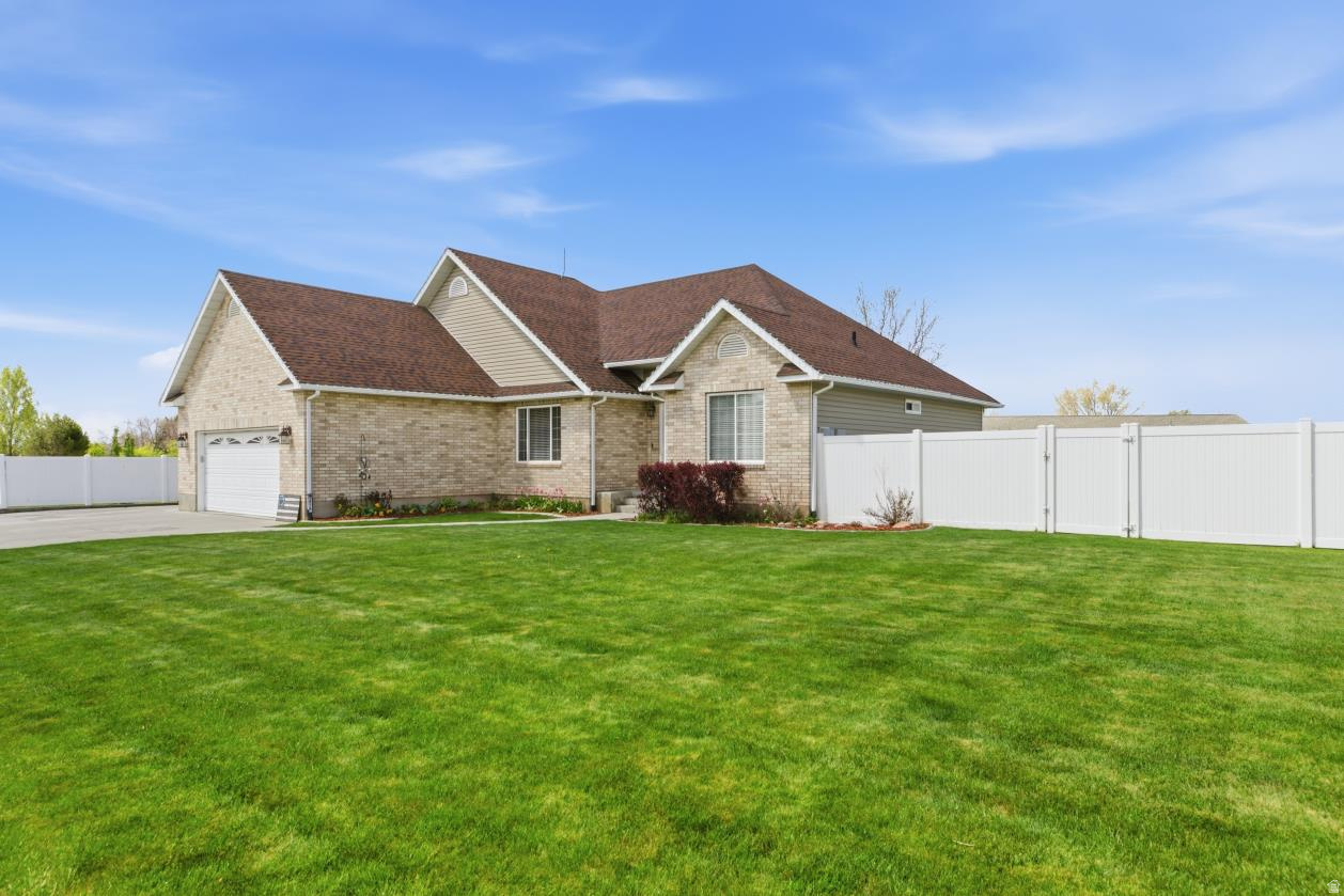 COUNTRY CLUB ESTATES - Residential