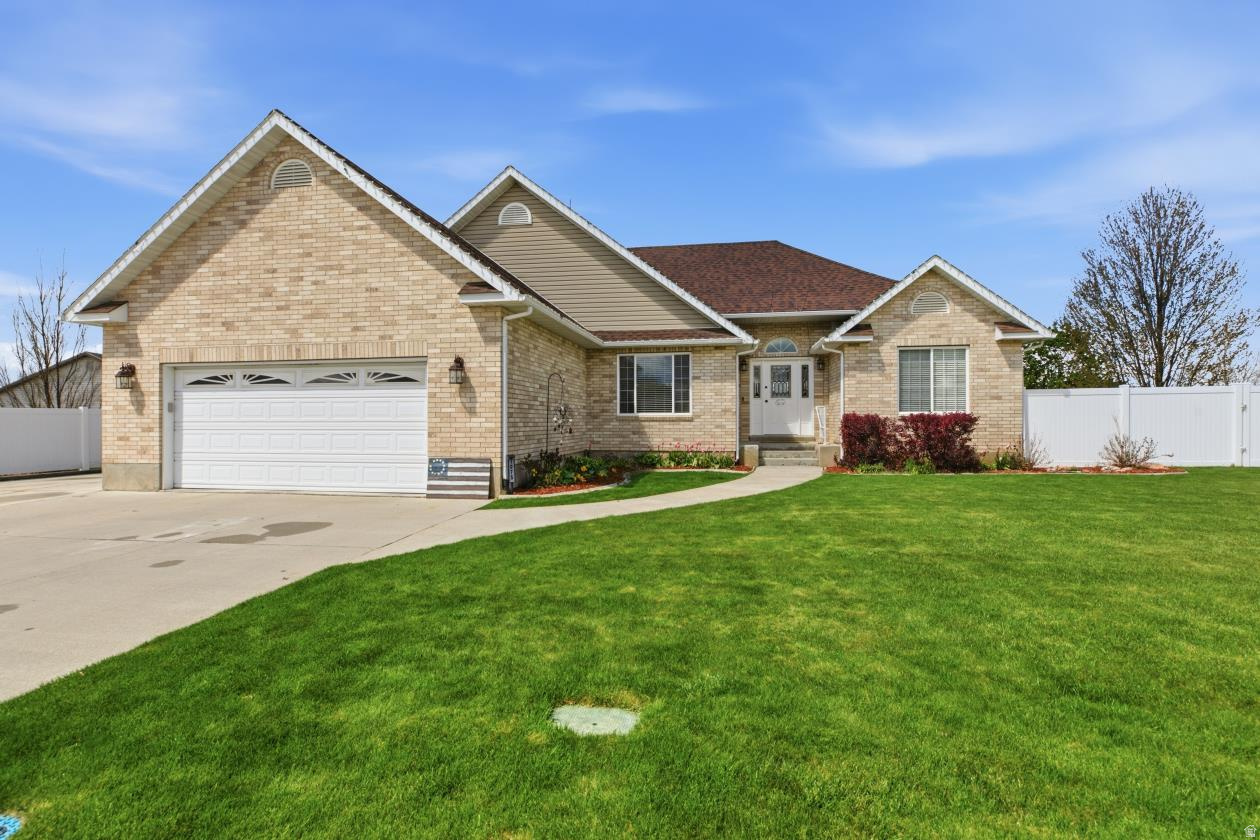 COUNTRY CLUB ESTATES - Residential