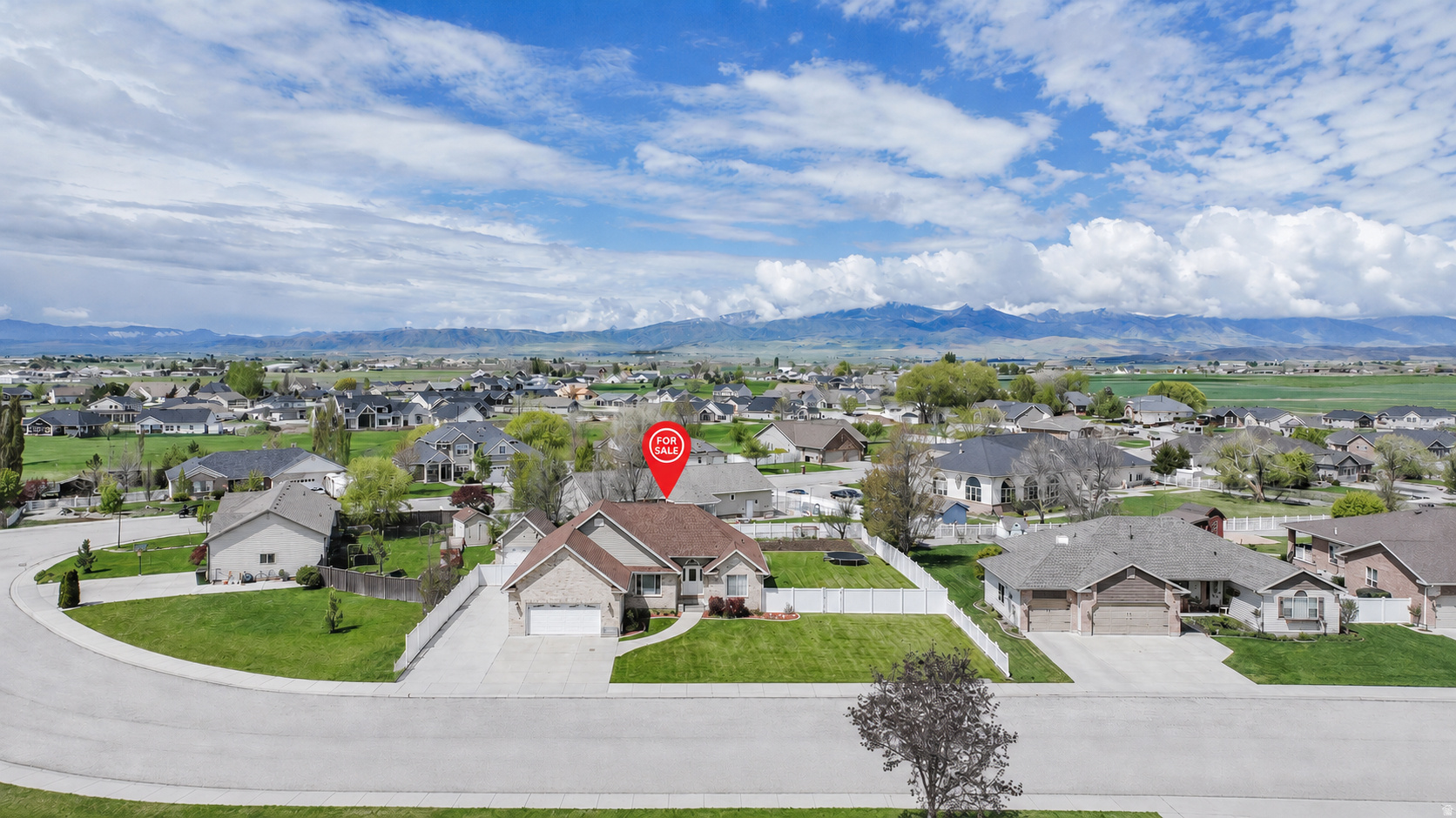 COUNTRY CLUB ESTATES - Residential