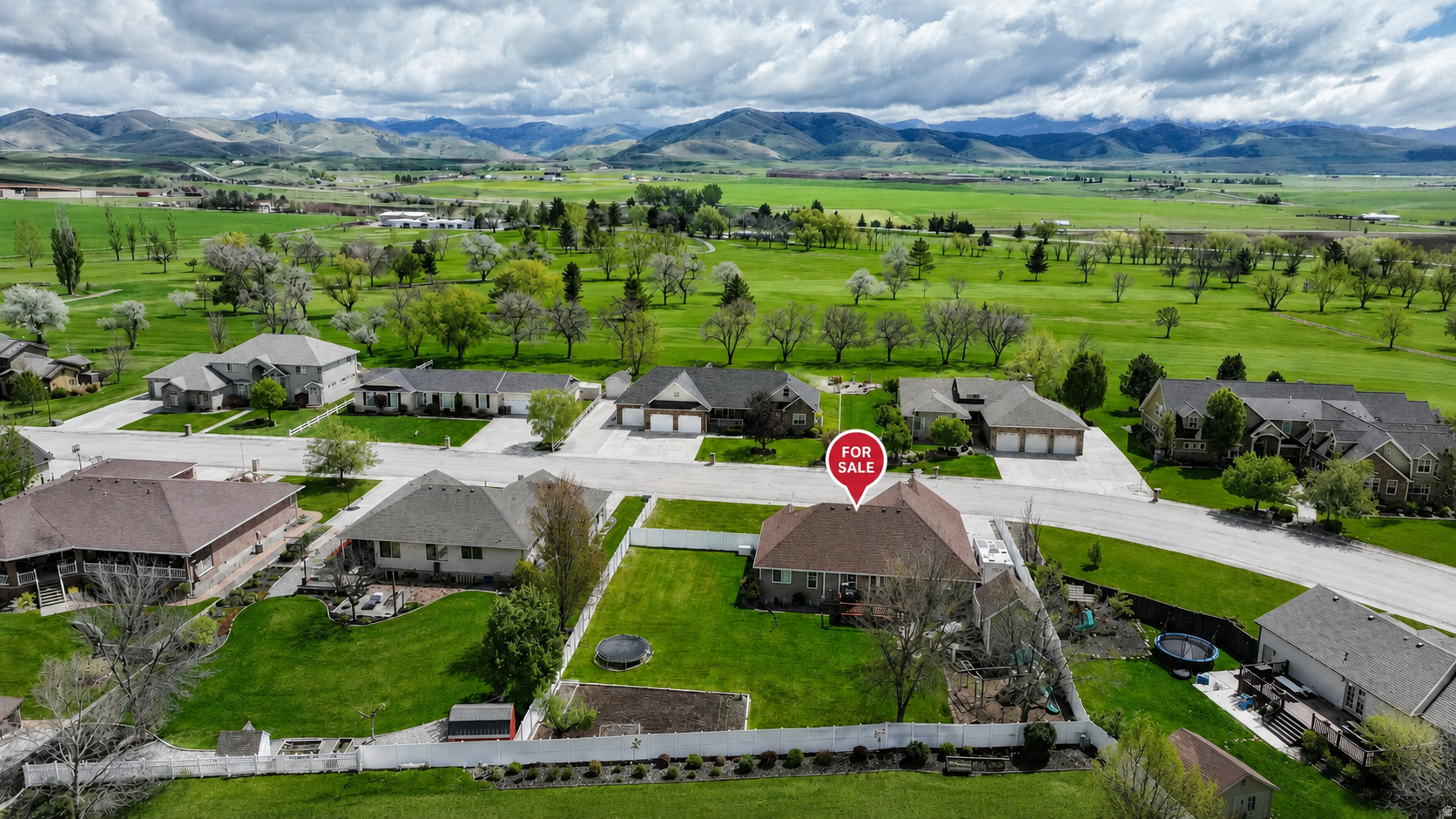 COUNTRY CLUB ESTATES - Residential