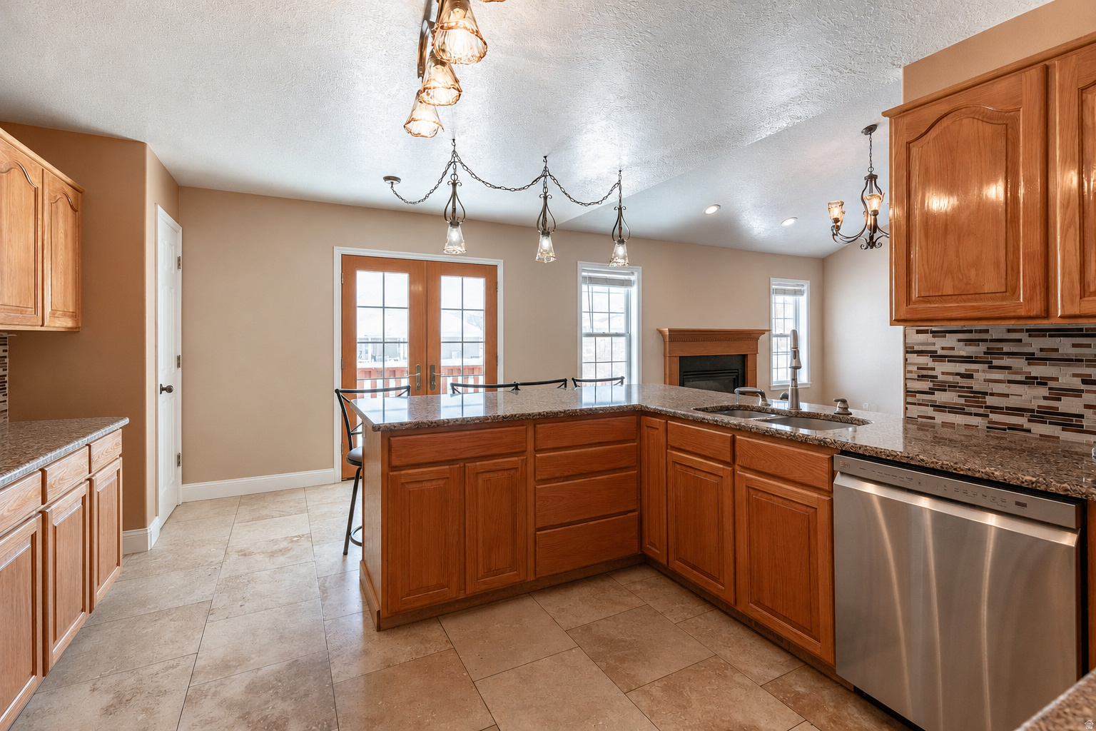 COUNTRY CLUB ESTATES - Residential