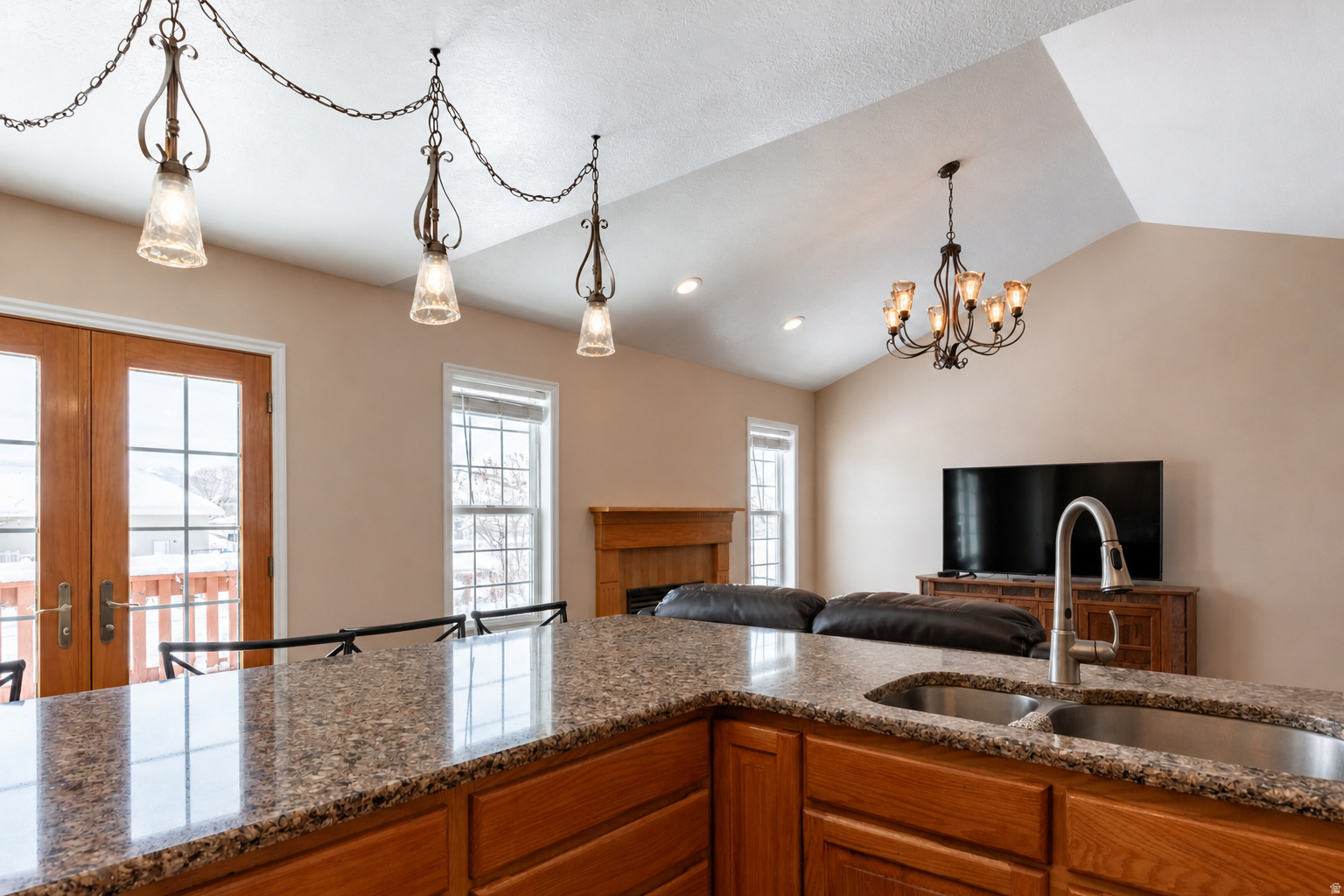 COUNTRY CLUB ESTATES - Residential