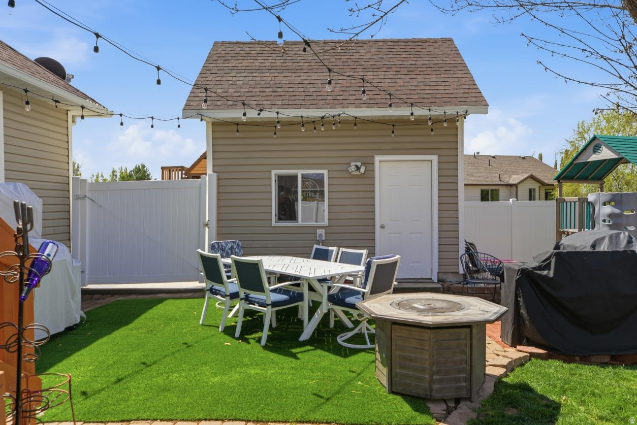 COUNTRY CLUB ESTATES - Residential