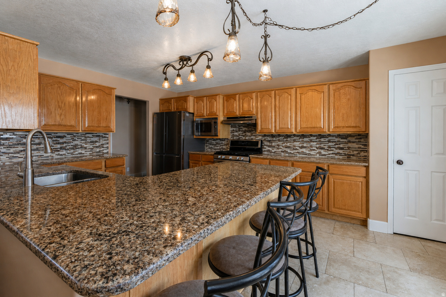 COUNTRY CLUB ESTATES - Residential
