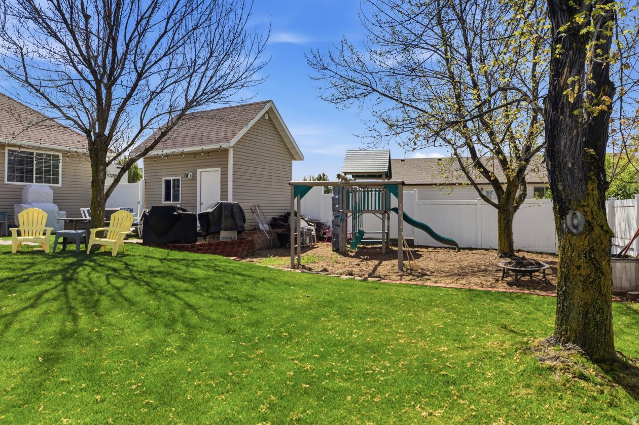 COUNTRY CLUB ESTATES - Residential