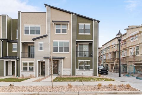 Photo of 12669 S DANSIE OAKS BLVD #296, Herriman, UT 84096 (MLS # 2125604)