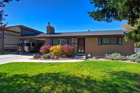 Photo of 10492 S 420 E, Sandy, UT 84070 (MLS # 2120374) Photo of 10492 S 420 E, Sandy, UT 84070 (MLS # 2120374)