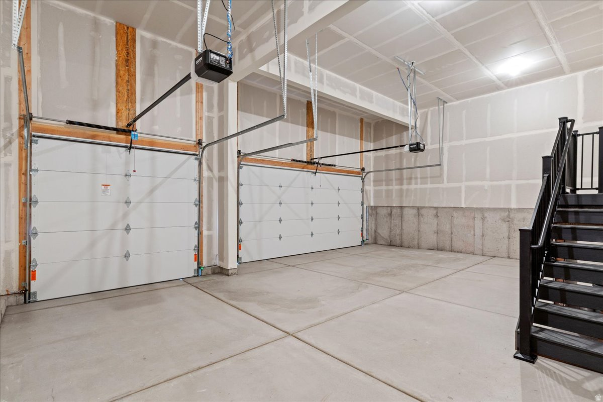 NORTH LAKE MEADOWS - Residential