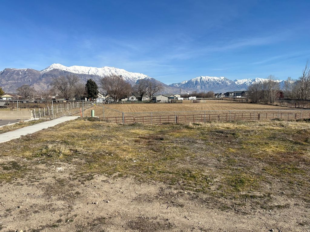 Photo of 207 W 500 S, Lehi, UT 84043 (MLS # 2134258)