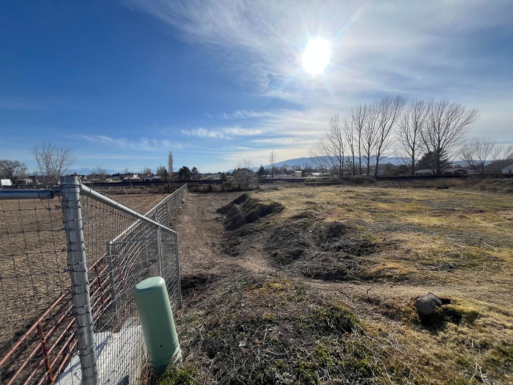 Photo of 207 W 500 S, Lehi, UT 84043 (MLS # 2134258)
