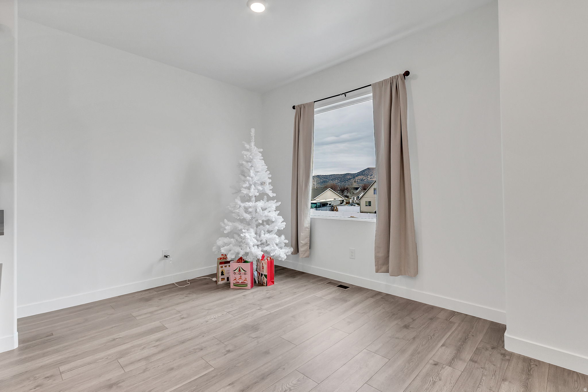 EAGLE POINT TOWNHOME - Residential