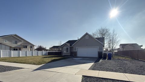 Photo of 3971 W 975 S, Syracuse, UT 84075 (MLS # 2132608)