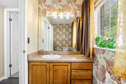 Tiny photo for 1005 EDGEWOOD DR, South Ogden, UT 84403 (MLS # 2177345)