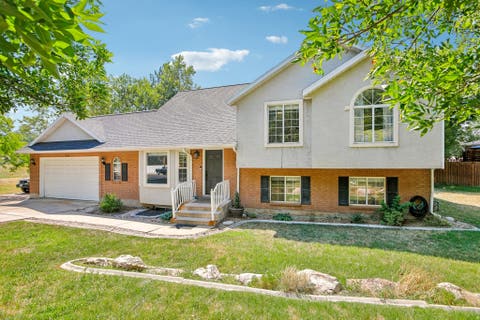 Photo of 1005 EDGEWOOD DR, South Ogden, UT 84403 (MLS # 2177345)