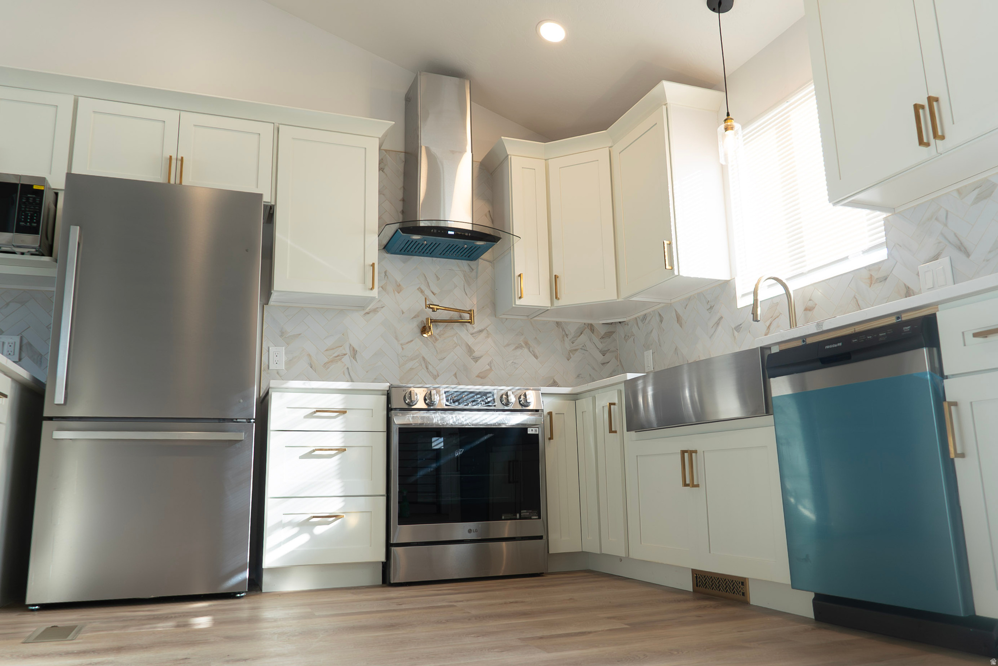 VALLEY WEST - Residential