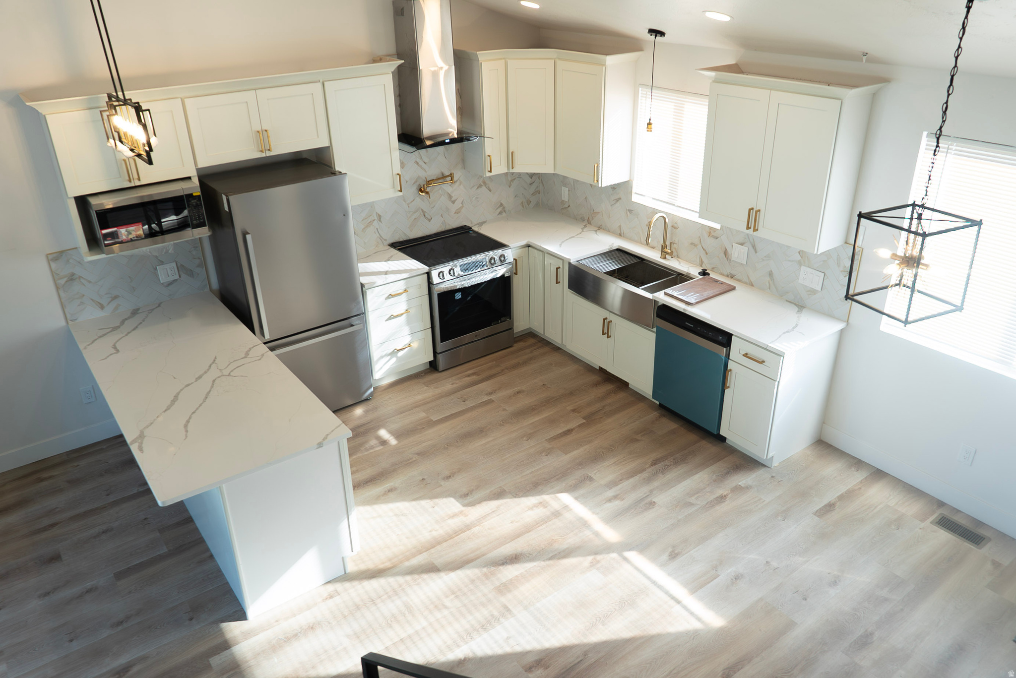 VALLEY WEST - Residential