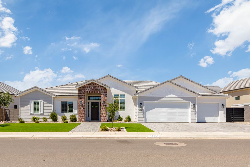 Photo of 2691 E STONEDALE DR, Saint George, UT 84790 (MLS # 2171538)