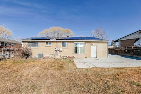 Tiny photo for 186 E BRENT CIR. Cir S, Sandy, UT 84070 (MLS # 2137703)