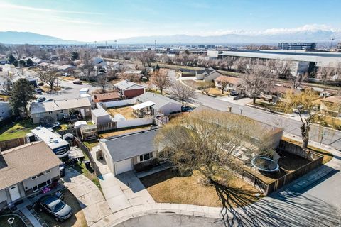 Tiny photo for 186 E BRENT CIR. Cir S, Sandy, UT 84070 (MLS # 2137703)