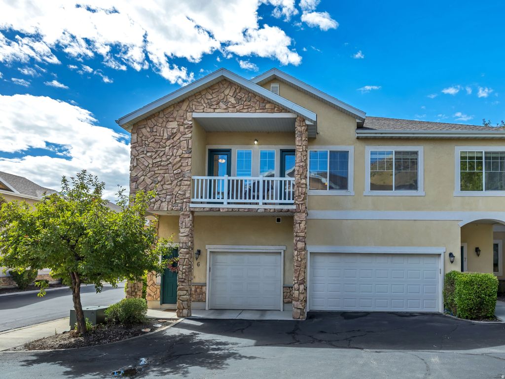 Photo of 1043 S CANYON MEADOW DR #6, Provo, UT 84606 (MLS # 2162068)