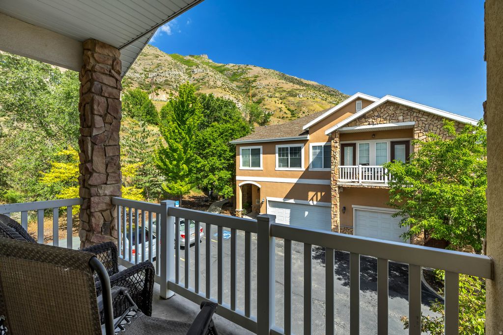 Photo of 1043 S CANYON MEADOW DR #6, Provo, UT 84606 (MLS # 2162068)