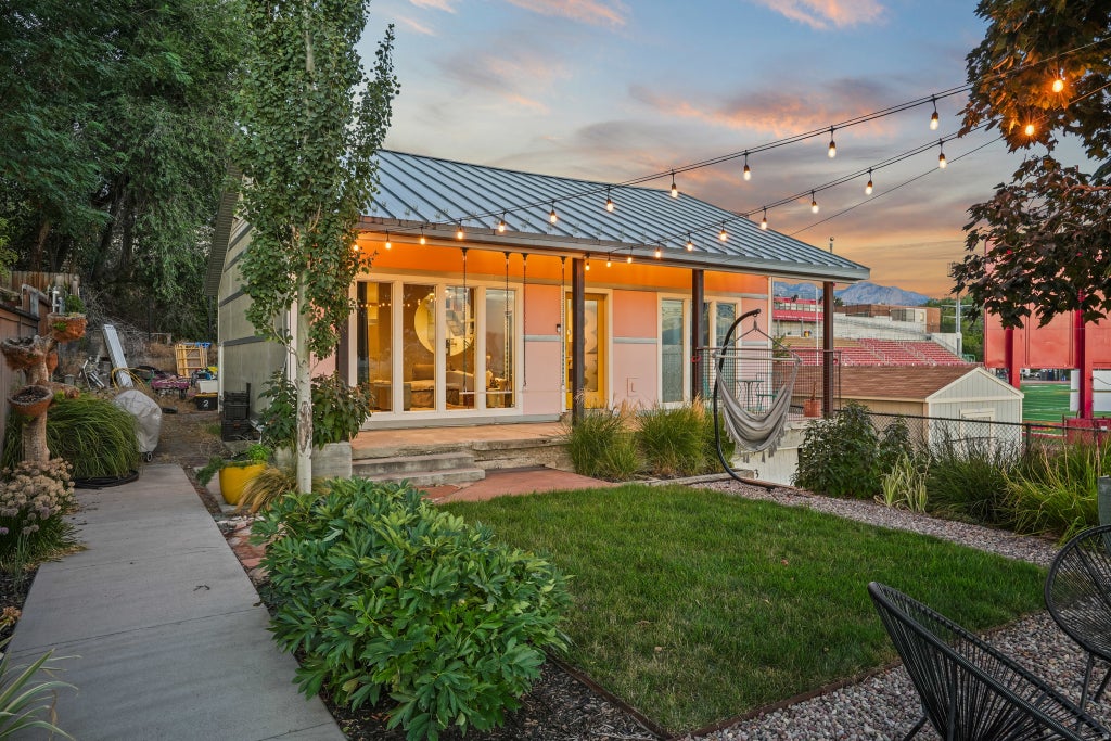 Photo of 623 S 1000 E, Salt Lake City, UT 84102 (MLS # 2182007)