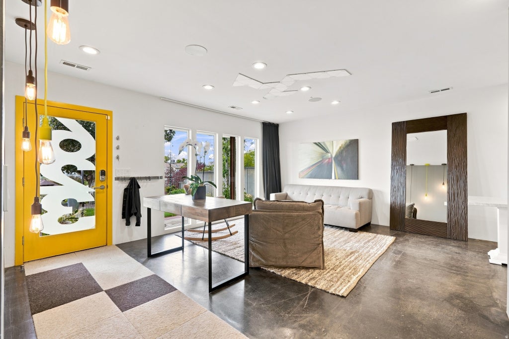 Photo of 623 S 1000 E, Salt Lake City, UT 84102 (MLS # 2182007)