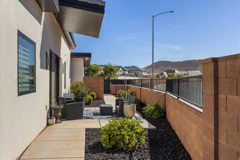 Tiny photo for 3628 S NOBLE DR, Washington, UT 84780 (MLS # 2180545)